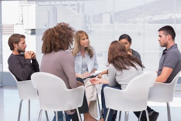 Séance collective de sophrologie en groupe
