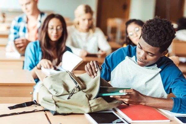 Étudiants en classe
